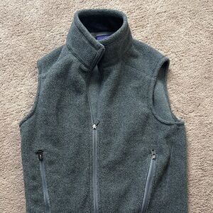 Patagonia Men's Charcoal Fleece Vest